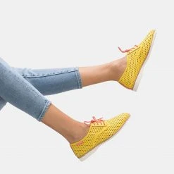 Rollie Nation Rollie X Pantone Derby Punch: Vibrant Yellow 13-0858